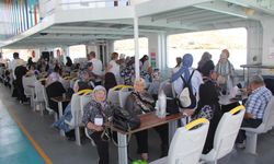Yaşlıların moral gezisinde renkli görüntüler oluştu