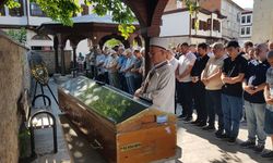 Ağaçtan kopan dal can aldı! Genç öğretmen toprağa verildi