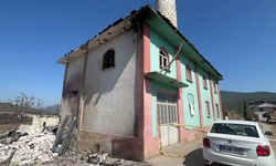 Köy kül oldu, caminin içi görenleri şaşırttı!