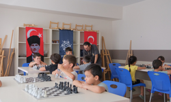 Çocuklar satrançla düşünmeyi öğreniyor