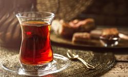 Sıcak Sıcak Serinlik: Çay İçmek Gerçekten Harareti Alır mı?