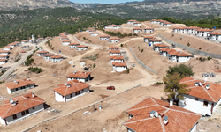 Deprem Bölgesinin İlk İki Katlı Köy Evleri Tamamlandı