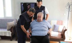 Büyükşehir Belediyesi’nden 2 engelli vatandaşa tekerlekli sandalye desteği