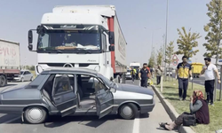 Tır otomobile çarptı: 3 yaralı