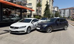Sokaktan Fırlayan Araç Zincirleme Kazaya Neden Oldu
