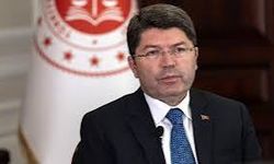 Bakan Tunç yangın çıkan köyde incelemelerde bulundu