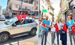 Vatandaşlara binlerce bayrak dağıtıldı