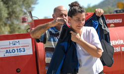 Baba kız birlikte yangınlarla mücadele ediyor