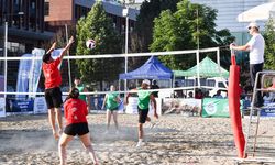 Plaj Voleybolu Şenliği Başladı