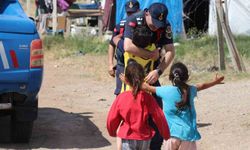 Jandarma  Çocukların Yüzünü Güldürdü