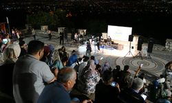 Eşsiz manzarasında müzik dinletisi