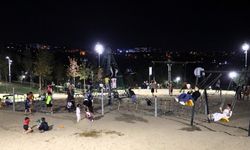 Yaz akşamlarının keyfini çıkarıyorlar