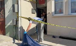 56 yaşındaki adam yaşadığı evin önünde ölü bulundu