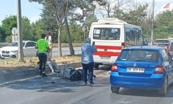 Minibüs ile motosiklet çarpıştı: 1 yaralı