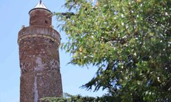 4 bin yıllık Harput’a gelenler, Pisa’dan daha eğri minareyi görünce şaşırıyor