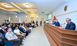Vali Aksoy ilk 500'e girenleri ağırladı