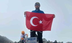 AFAD Personeli Verçenik Dağı Zirvesine Ulaştı