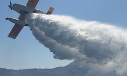 Bodrum'da uçaklardan alevlere su bombardımanı