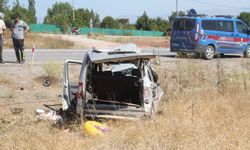 Hafif ticari araç kazasında 2 kişi öldü