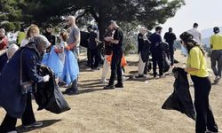 Bu kez yürüyüş değil, temizlik için bir araya geldiler