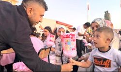 Hayırsever iş insanından 3 bin çocuğa pamuk şekeri ikramı