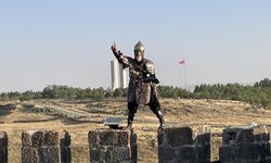 Savaş kıyafetini giydi, Malazgirt Kalesi'ni yeniden fethetti