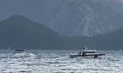 Arızalanan teknedeki vatandaşlar polis botuyla kurtarıldı