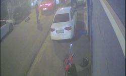 Dur ihtarına uymayan araç apartmana daldı