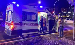 Ambulansla otomobil çarpıştı