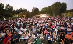 Açık hava film nostaljisi devam ediyor