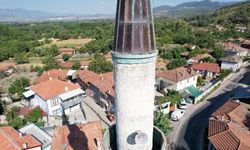 Sındırgı'da depremde cami ve minareler ağır hasar aldı