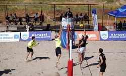 Voleybol Turnuvası'nda ilk düdük çaldı