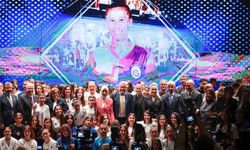Kristal Ayaklar Ödül Töreni’ne katıldı