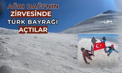 Eskişehirli dağcılar Ağrı Dağı'nın zirvesine çıktı