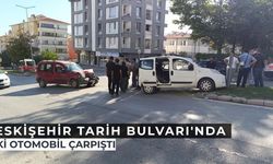Eskişehir'de sabah saatlerinde kaza: 2 otomobil çarpıştı