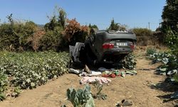Çarpışan otomobillerden biri takla atıp bahçeye uçtu