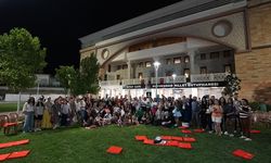 Kitapseverler sessiz okuma etkinliğinde bir araya geldi