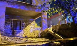 Balkon çöktü: 2'si çocuk 5 kişi yaralandı