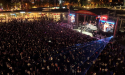 Meydanda Zafer coşkusu