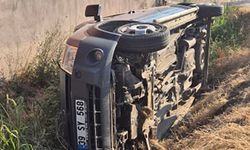Susurluk’ta trafik kazası: 3 kişi araçta mahsur kaldı