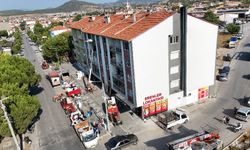 Sındırgı’da ağır hasarlı binalardan taşınma sürüyor