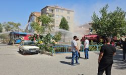 Sındırgı'da binaların yıkımı devam ediyor