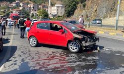 Zincirleme kazada 5 araç birbirine girdi
