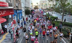 Uluslararası 9 Eylül İzmir Yarı Maratonu renkli görüntülere sahne oldu