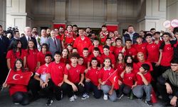 Bakan Bak 12 Dev Adamı İstanbul’da Karşıladı