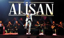 Şarkıcı Alişan, Eskişehir'de konser verdi