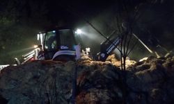Yangın alevleri geceyi aydınlattı