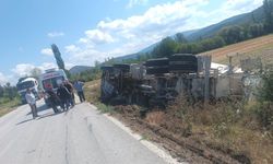 Beton mikseri devrildi