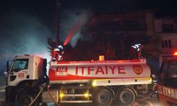 Çatıda çıkan yangın daireye sıçardı