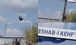 Paraşüt kazasında biri direğe çarptı biri denize düştü